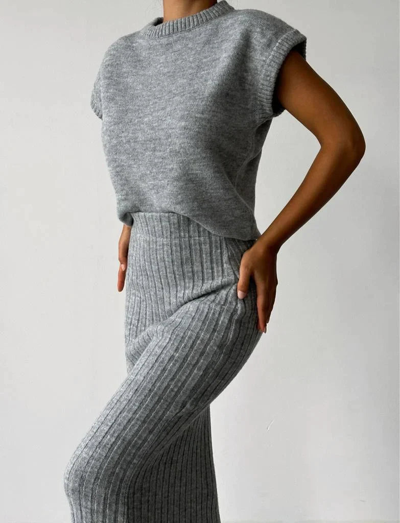 Konf | Cardigan sans manches et jupe en maille