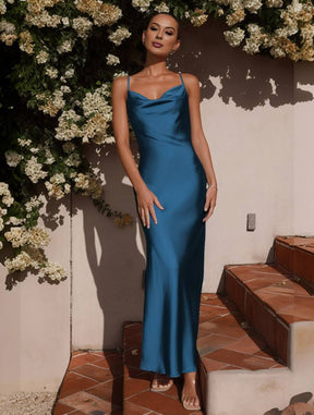 robe demoiselle d'honneur satin moulante dos nu à fines brides élégant femme de soirée invité mariage | KONF