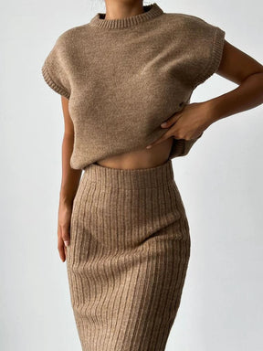 Konf | Cardigan sans manches et jupe en maille