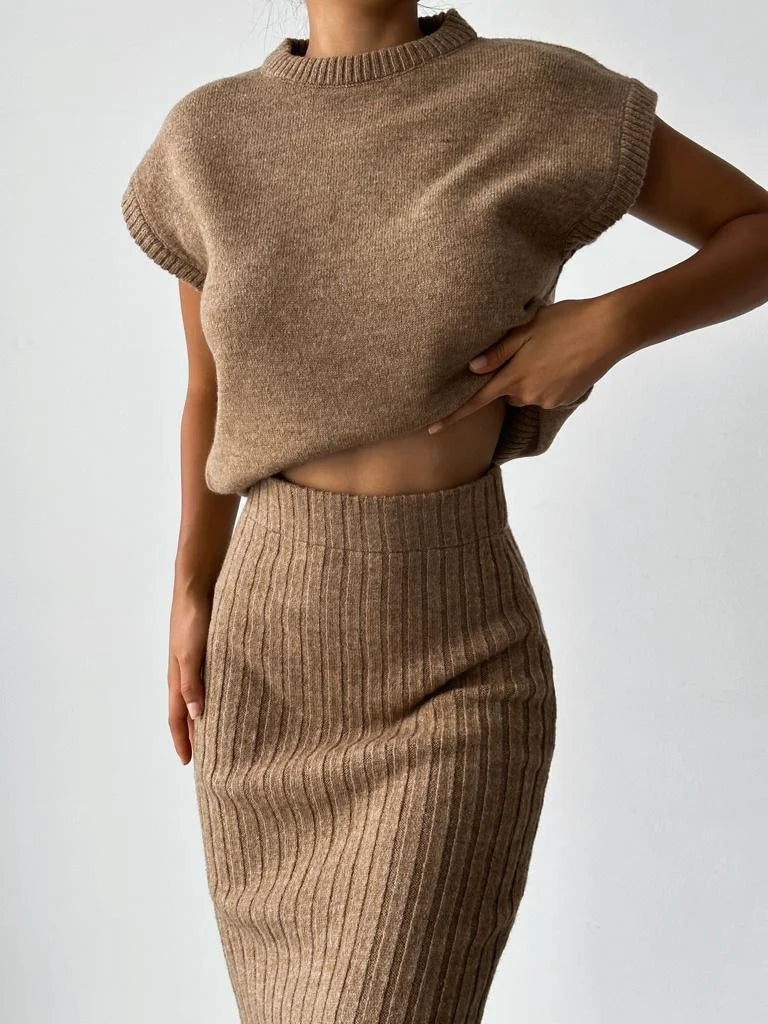 Konf | Cardigan sans manches et jupe en maille