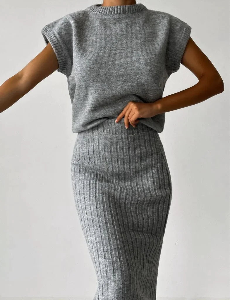 Konf | Cardigan sans manches et jupe en maille