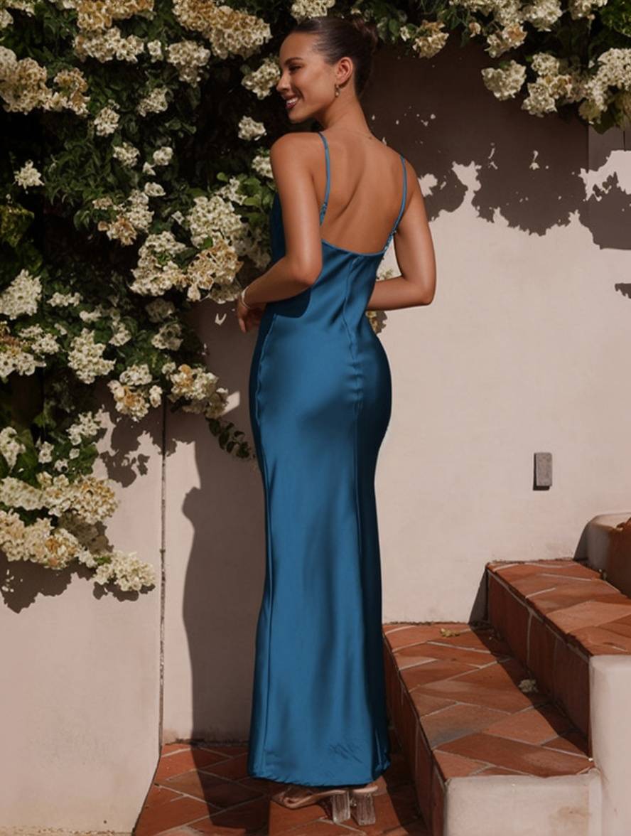 robe demoiselle d'honneur satin moulante dos nu à fines brides élégant femme de soirée invité mariage | KONF