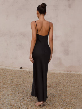 robe demoiselle d'honneur satin moulante dos nu à fines brides élégant femme de soirée invité mariage | KONF